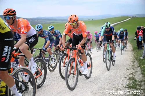 Axel Laurance en la Strade Bianche 2026