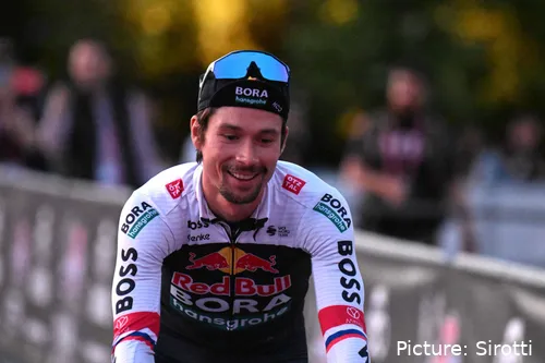 Primoz Roglic startet als Topfavorit auf das Rosa Trikot – auch wenn sein Blick längst auf die Tour de France gerichtet ist.