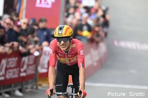 Tobias hat einen nicht minder talentierten Zwillingsbruder Anders, der dieses Jahr bei der Slowenien-Rundfahrt triumphiert hat.