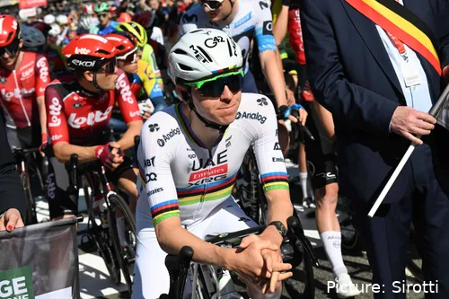 Tadej Pogacar gewann heute Nachmittag die 1. Etappe des Criterium du Dauphine 2025