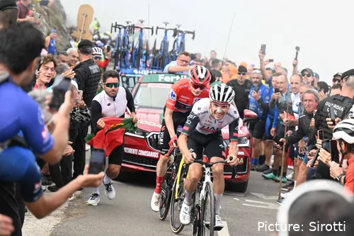 Almeida und Vingegaard kämpfen um Rot