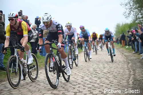 Morgado bei Paris-Roubaix 2025, wo er Tadej Pogacar unterstützte. @Sirotti
