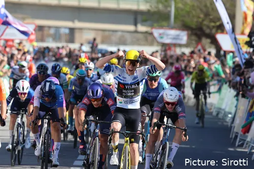 Matthew Brennan jubelt – zwei Etappensiege bei der Volta a Catalunya 2025