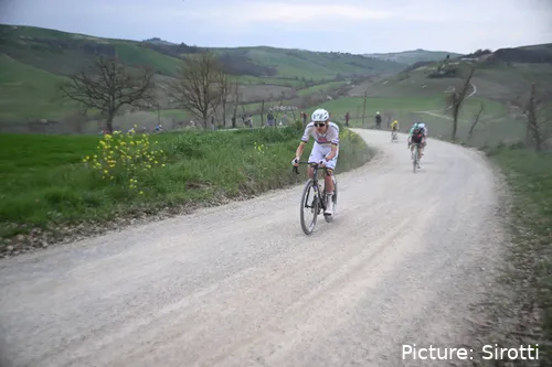 Pogacar Attacke: Strade Bianche 2026 Monte Sante Marie