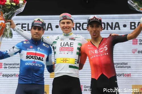 Egan Bernal op het podium bij de Volta a Catalunya met Tadej Pogačar en Mikel Landa