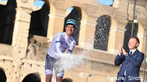 Antonio Tiberi won de witte trui in het jongerenklassement tijdens de Giro d'Italia 2024.