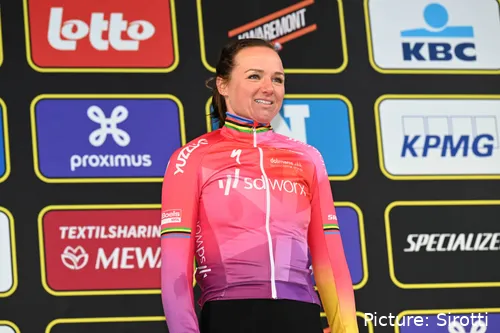 Chantal van den Broek-Blaak op het podium