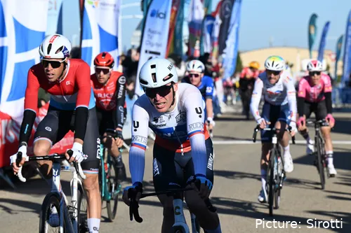 Lukas Kubis komt over de finish