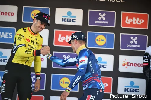 Wout van Aert moest genoegen nemen met een tweede plaats achter Remco Evenepoel in de Brabantse Pijl