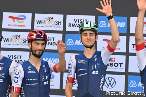 Alaphilippe deelde in 2025 de koprol met Paul Seixas bij de Franse ploeg op het WK in Rwanda