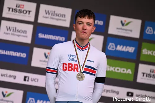 Voormalig INEOS-talent Leo Hayter was een van de grootste aanwinsten van Modern Adventure richting 2026