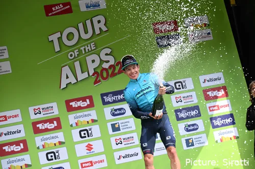 Miguel Angel Lopez op het podium