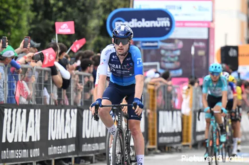 De link tussen Derek Gee en INEOS is sinds begin augustus een publiek geheim. Maar juridische kwesties door zijn contractontbinding zorgen voor vertraging. @Sirotti