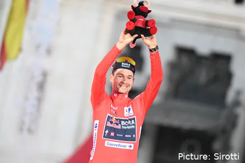 Primoz Roglic viert zijn winst in de Vuelta a España 2024