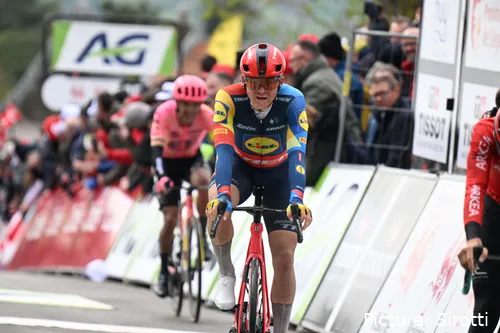 Skujins, aan de finish met het truitje van Lidl - Trek