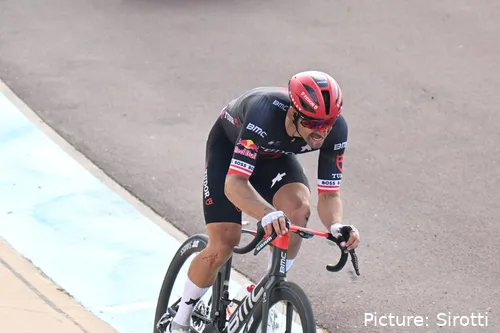 Marco Haller op de piste van Roubaix in 2025