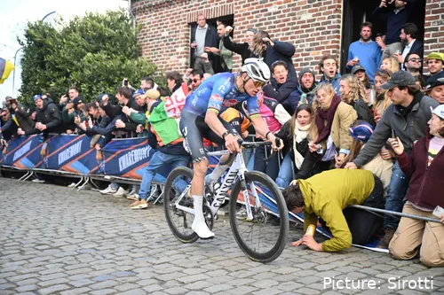 Mathieu van der Poel in de Ronde van Vlaanderen 2026