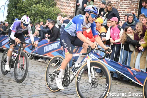 Gianni Vermeersch in actie tijdens de Ronde van Vlaanderen 2026
