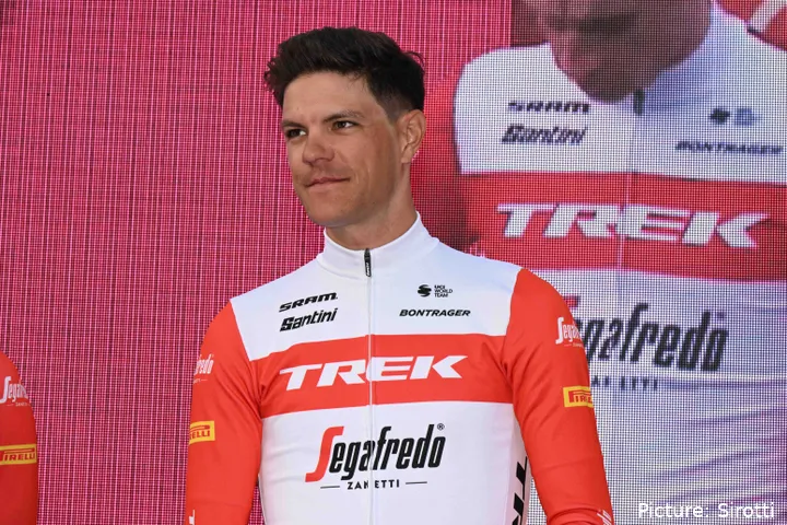 Jasper Stuyven, con la camiseta del Trek Segafredo.