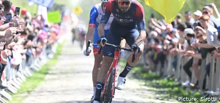 Filippo Ganna en el Trouée d'Arenberg, 2022 Paris-Roubaix. @Sirotti