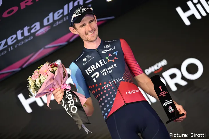 Gee recibió el premio al corredor más combativo en la edición 2023 del Giro