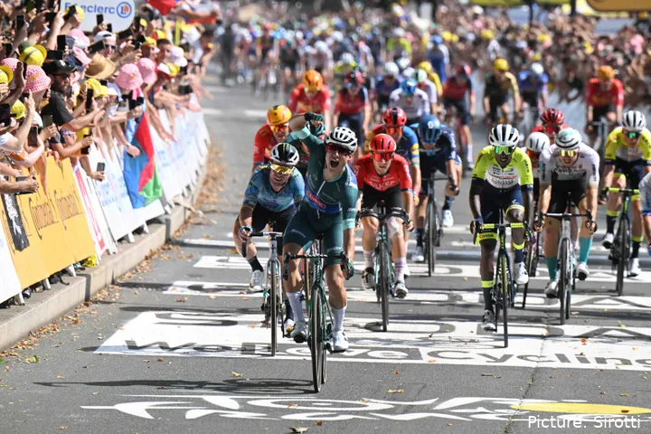 El equipo coincide unánimemente en que Jasper Philipsen es el sprinter a batir en el Tour de Francia 2024. @Sirotti