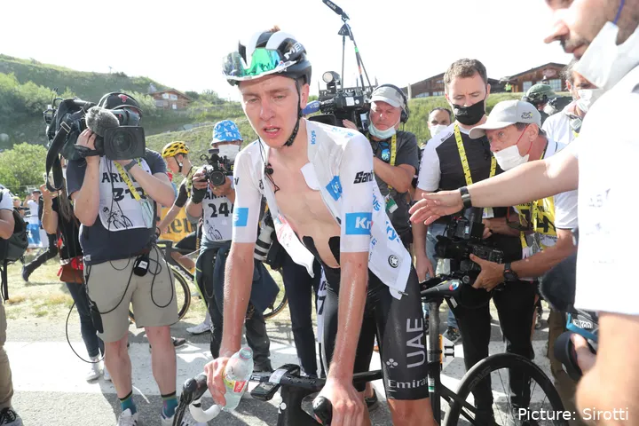 Tadej Pogacar, tras caer derrotado en el Col de la Loze en el Tour de Francia 2023