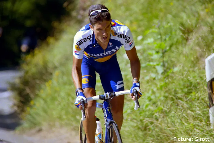 El Chava Jiménez, en plena subida con los colores del Banesto
