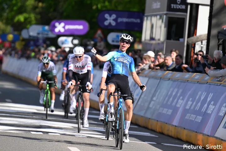 Benoit Cosnefroy apunta a fichar por el UAE de Tadej Pogacar