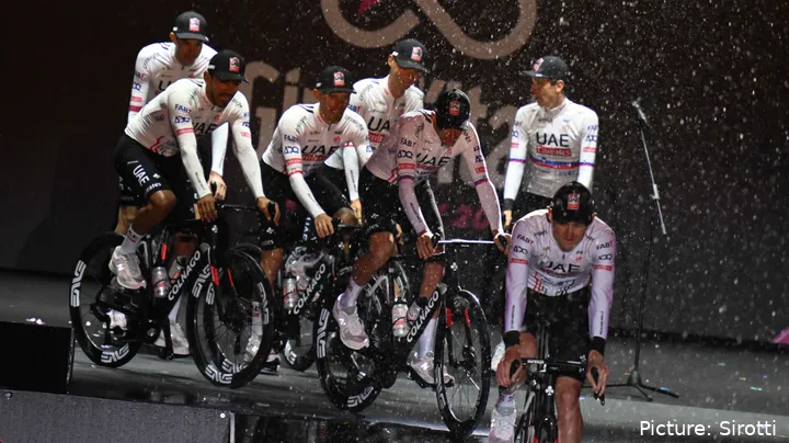 El UAE Team Emirates XRG es uno de los equipos más fuertes del pelotón