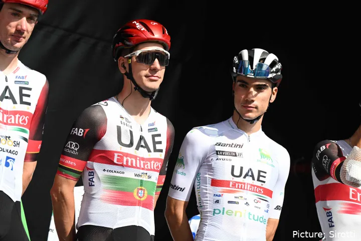 Juan Ayuso y João Almeida durante la Vuelta a España 2022. @Sirotti