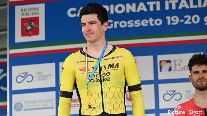 Affini, con una medalla y el maillot del Team Visma | Lease a Bike