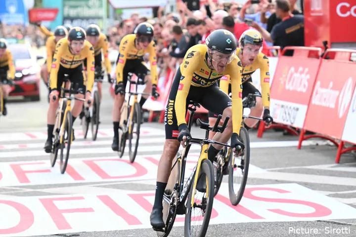 Gesink &amp; Roglic en acción juntos para Visma en una contrarreloj por equipos en la Vuelta a España 2022