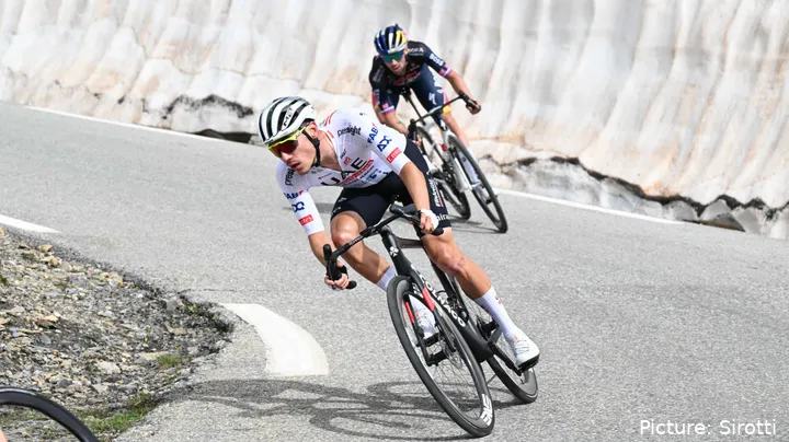 Juan Ayuso es otro ciclista del UAE que podría irse a otro sitio para escapar de la sombra de Pogacar