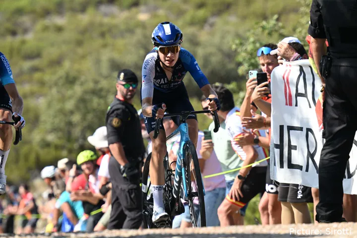 Matthew Riccitello ha entrado en el Top 10 de la Vuelta a España