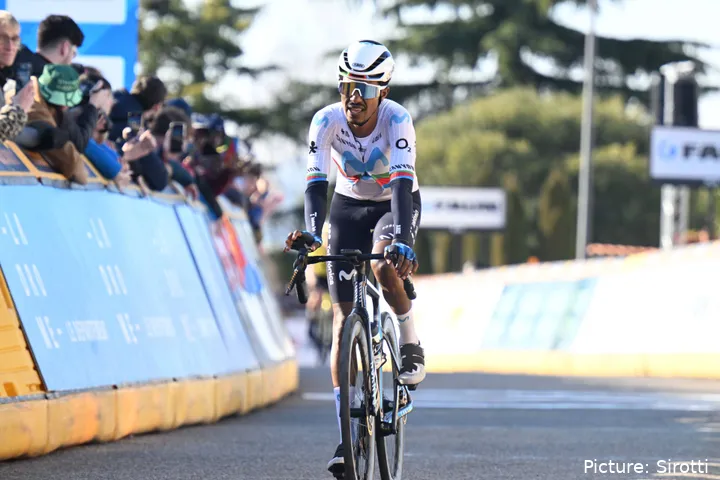 Natnael Tesfatsion, activo para Movistar durante toda la prueba.&nbsp;