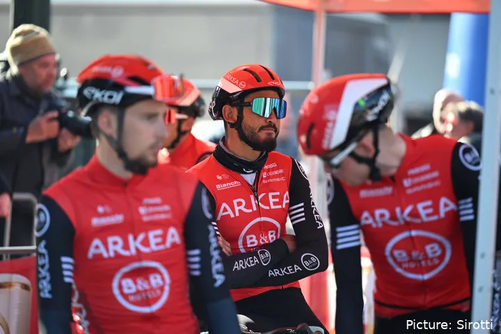 Arkéa sigue perdiendo corredores de cara a 2026