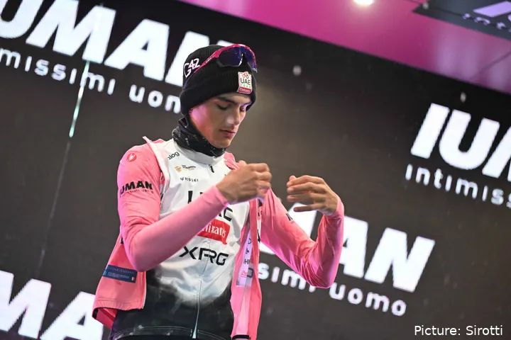 Isaac del Toro lidera el Giro de Italia 2025 tras 11 etapas disputadas.