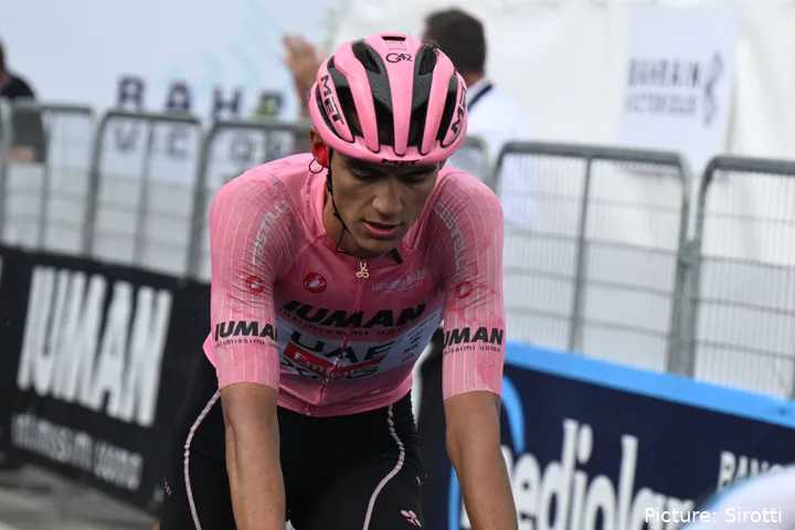 Isaac del Toro es líder del Giro de Italia 2025 a falta de la última semana