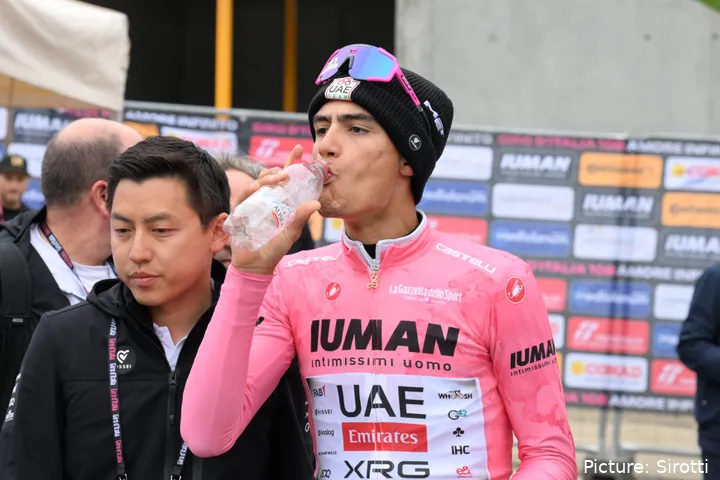 Isaac del Toro llega como líder a la etapa 19 del Giro de Italia