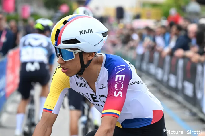 Egan Bernal está 6º en la general del Giro de Italia 2025 tras 16 etapas