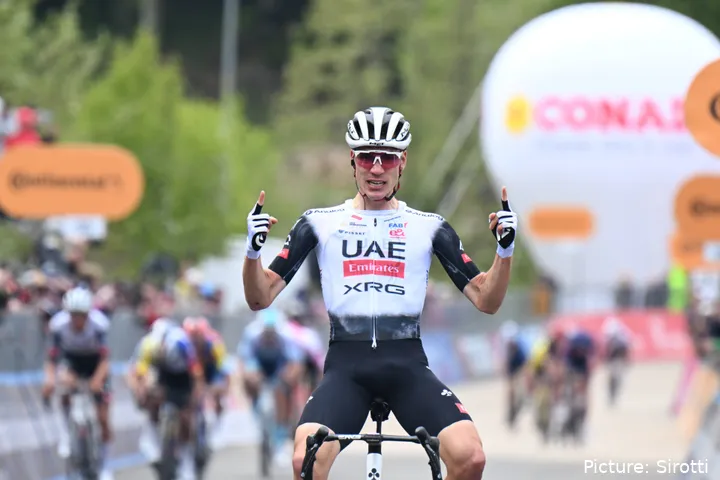 Juan Ayuso ganó la etapa 7 del Giro de Italia 2025