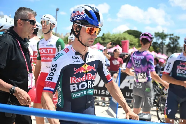 Primoz Roglic va 5º en el Giro de Italia, a minuto y medio de la maglia rosa.