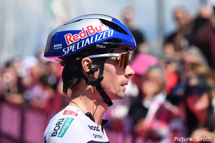 Primoz Roglic está muy lejos de la maglia rosa tras 15 etapas del Giro de Italia 2025