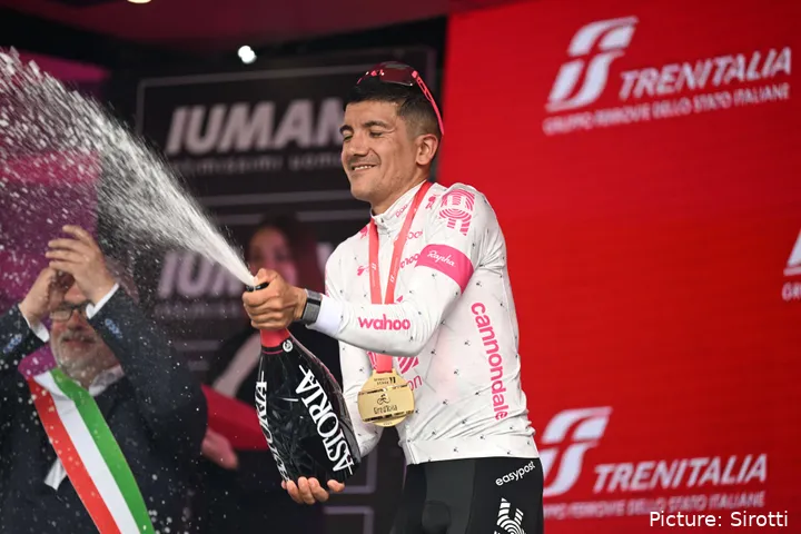 Richard Carapaz ganó la etapa 11 del Giro de Italia 2025