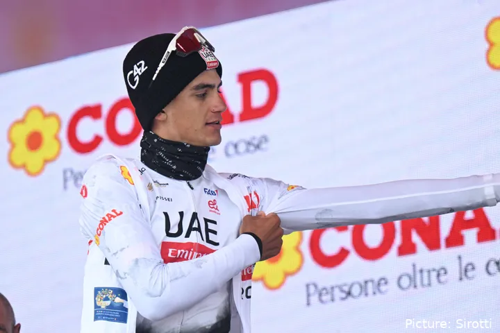 Isaac del Toro, mejor joven y segundo en la clasificación general final del Giro de Italia 2025