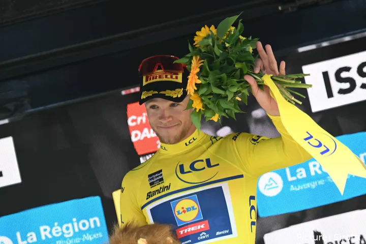 Jonathan Milan, maillot amarillo del Dauphiné 2025