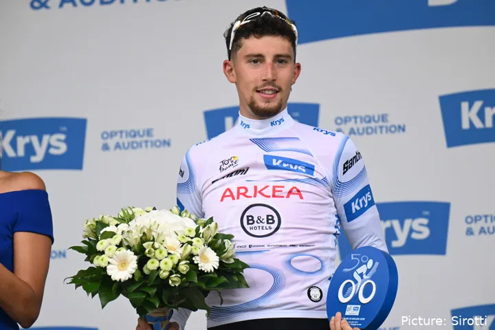Kévin Vauquelin, con el maillot blanco del Tour de Francia.&nbsp;