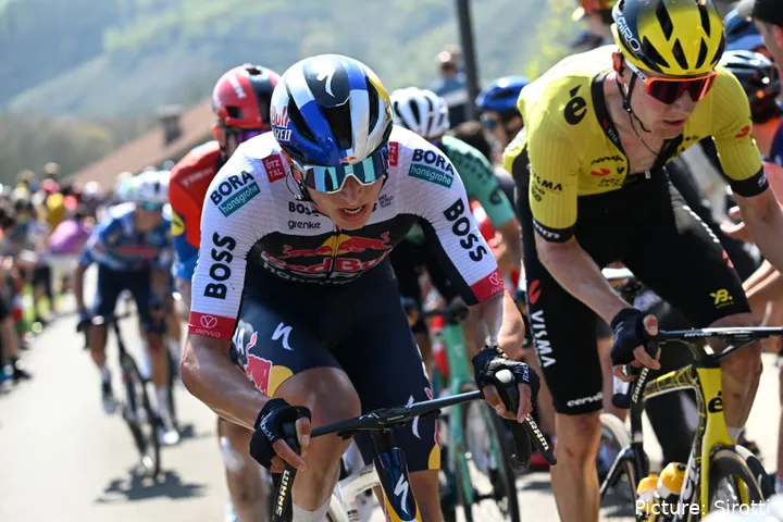 Florian Lipowitz sufrió una dura caída en la etapa 2 de la Vuelta a Alemania 2025