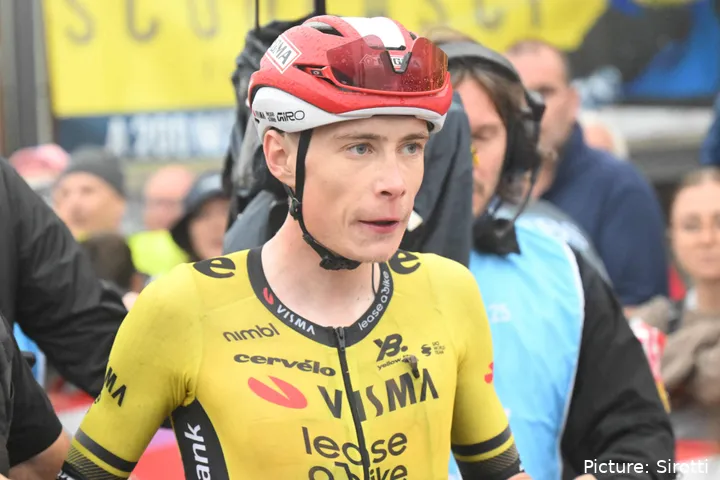 Jonas Vingegaard está disputando la Vuelta a España 2025, es líder tras dos etapas y el máximo favorito a la victoria final